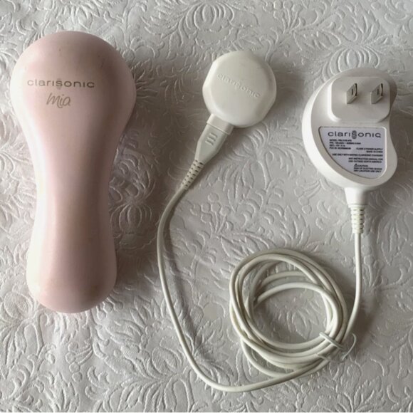 Clarisonic Mia Pink Sonic Facial Cleansing Brush w/ Charger & Head - Picture 8 of 8